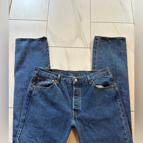 Levi's 501 high waisted button fly jeans 36x33 (men’s) - like new! - Picture 2 of 8